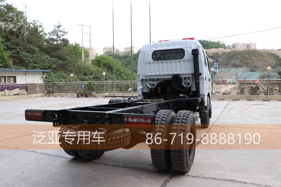 四驱越野车底盘,四驱越野卡车,东风大多利卡,四驱多利卡底盘,四驱底盘改装,四驱特种车底盘,4*4双排多利卡,东风多利卡图片,四驱轻卡底盘，4*4双排轻卡底盘