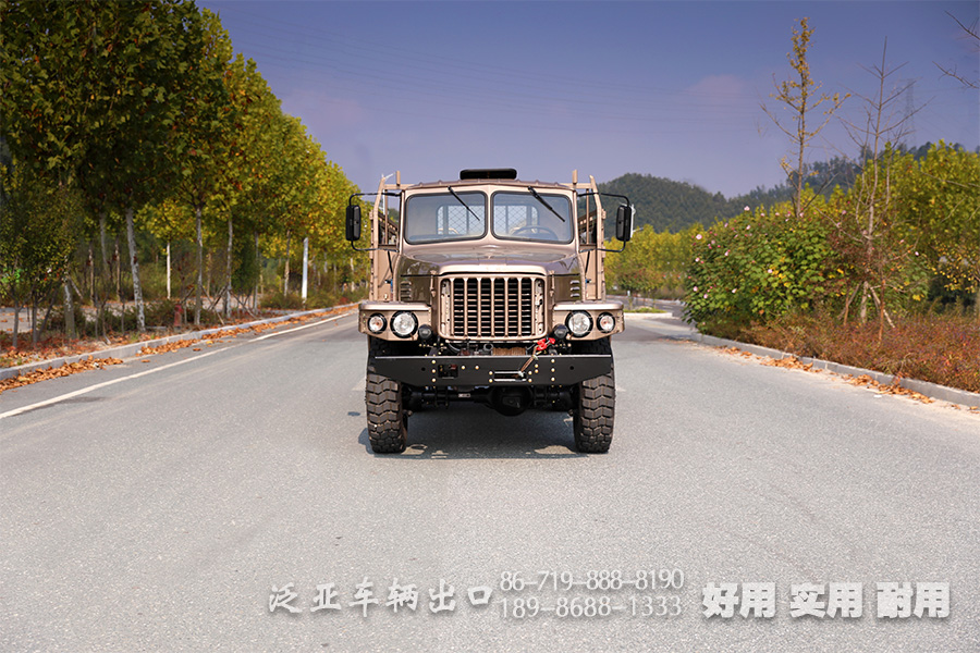 东风25Y,军绿色越野卡车,运兵车,EQ2082,带绞盘的越野车,尖头货车