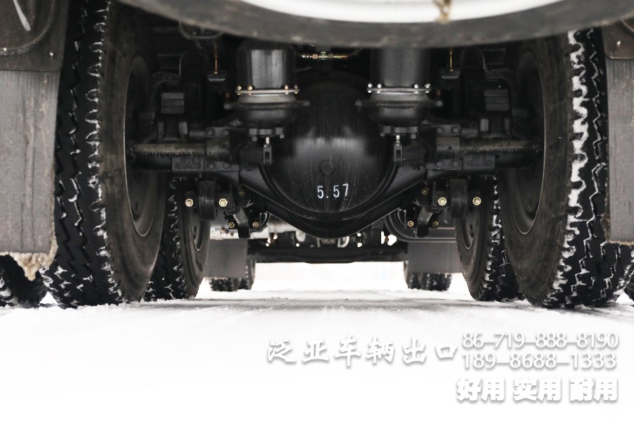 东风8x4仓栅车，东风平头一排半驾驶室，东风重型仓栅车，东风大承载力越野卡车，东风十二档变速卡车，东风420L油箱，仓栅运输车，大马力卡车