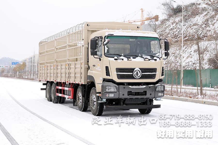 东风8x4仓栅车，东风平头一排半驾驶室，东风重型仓栅车，东风大承载力越野卡车，东风十二档变速卡车，东风420L油箱，仓栅运输车，大马力卡车