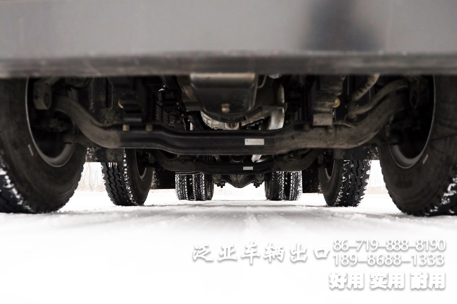东风8x4仓栅车，东风平头一排半驾驶室，东风重型仓栅车，东风大承载力越野卡车，东风十二档变速卡车，东风420L油箱，仓栅运输车，大马力卡车