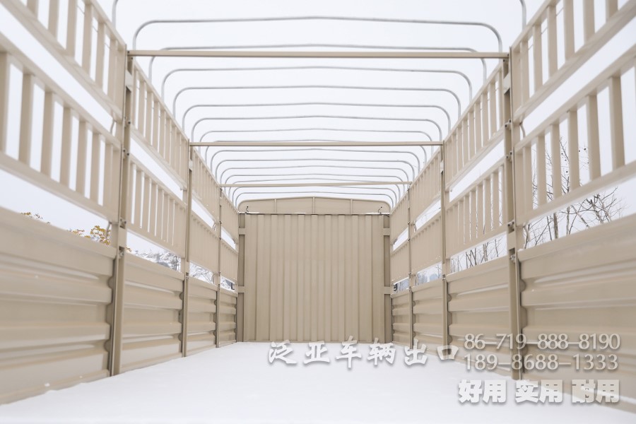 东风8x4仓栅车，东风平头一排半驾驶室，东风重型仓栅车，东风大承载力越野卡车，东风十二档变速卡车，东风420L油箱，仓栅运输车，大马力卡车