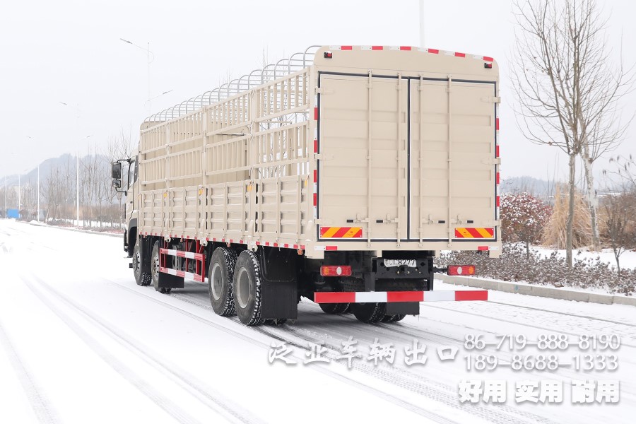 东风8x4仓栅车，东风平头一排半驾驶室，东风重型仓栅车，东风大承载力越野卡车，东风十二档变速卡车，东风420L油箱，仓栅运输车，大马力卡车