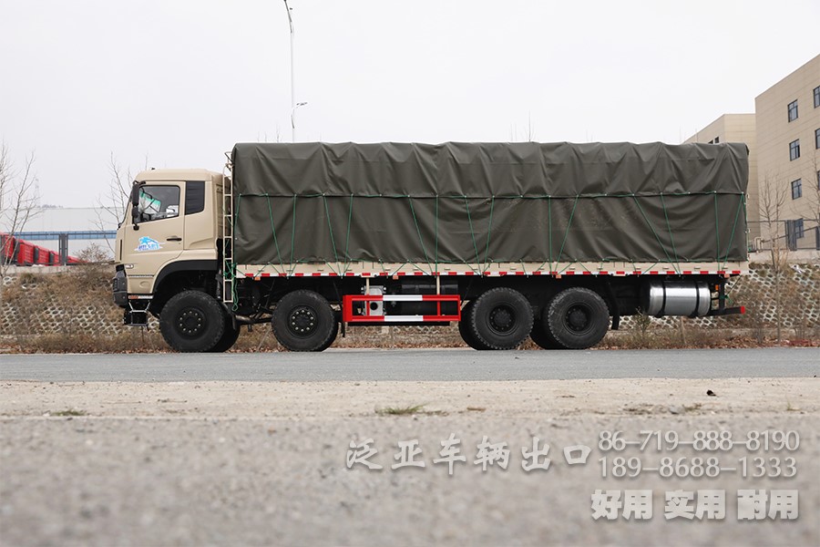 东风8x8，大马力仓栅车整车，450马力，手动十档越野专用运输车