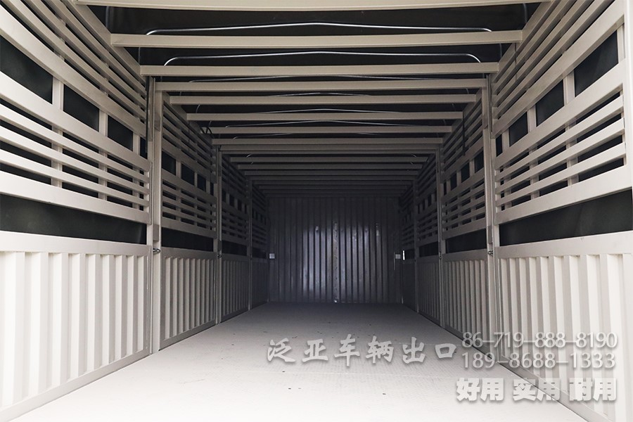 东风8x8，大马力仓栅车整车，450马力，手动十档越野专用运输车