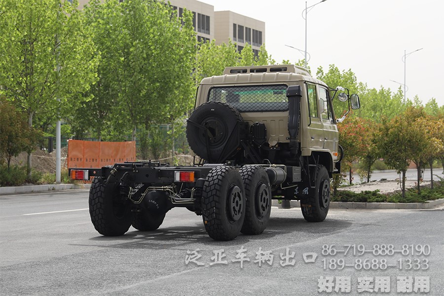 EQ2102N 双排越野卡车 六驱越野专用车 越野载货卡车 210马力越野车 高配平头沙漠越野车 越野载货卡车出口型